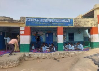 कोटड़ा प्रधान ने किया विद्यालयों का आकस्मिक निरीक्षण, मिली कई अनियमितताएं